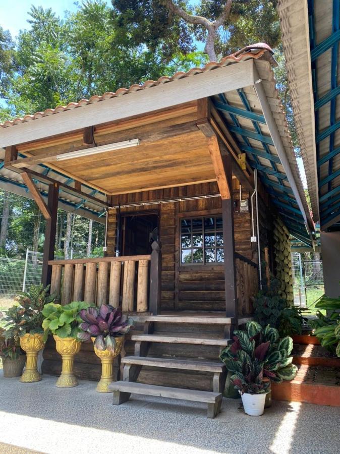 Homestay Dusun Ana Balun Slim River Eksteriør bilde